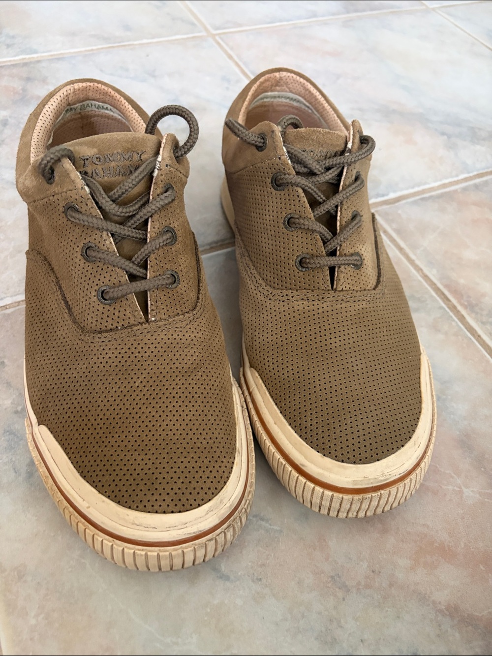 Tommy Bahama RELAX Men’s Tan Suede Lace-Up Sneakers